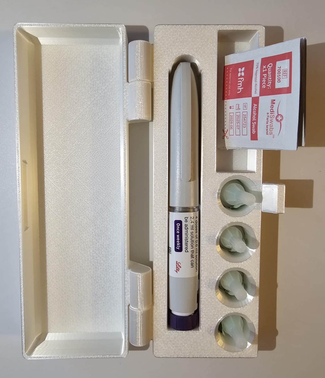 Small Case with Tissue Compartment